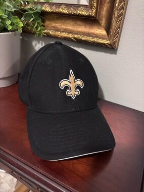 New NFL Reebok Black Baseball Cap with Saints Gold Fleur-de-Lis Patch